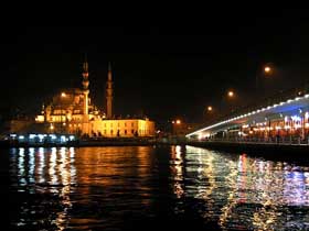 Ночной Стамбул. Фото: flat.ru